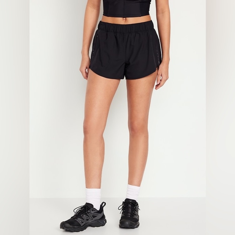 NWT Old Navy Mid-Rise StretchTech Run Shorts 3-inch inseam Size M